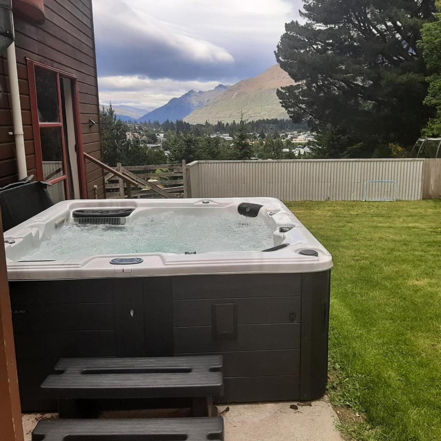 Hot Tub And Views Over Central Queenstown - Entire Holiday House المظهر الخارجي الصورة